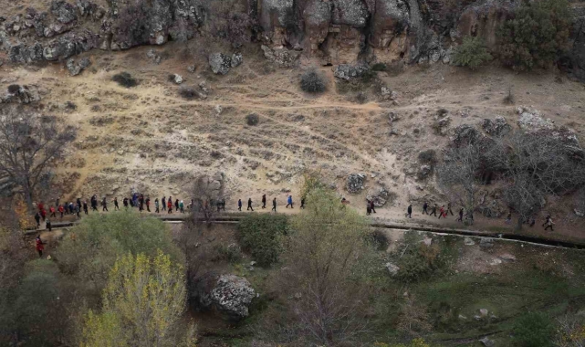 Niğde'de öğretmenler geleneksel doğa yürüyüşüne katıldı
