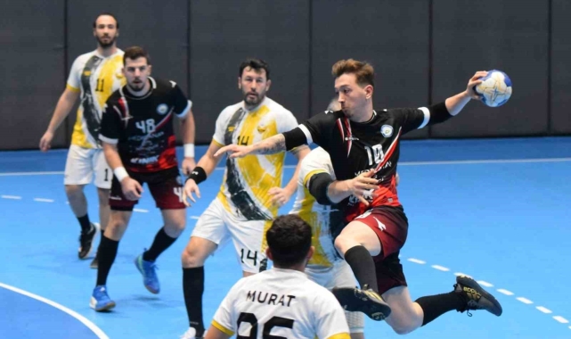 Nilüfer Belediyespor, Konya Büyükşehir Belediyespor'u yenerek avantajı ele geçirdi
