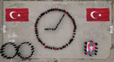 Öğrencilerin 10 Kasım koreografisi büyük ilgi gördü