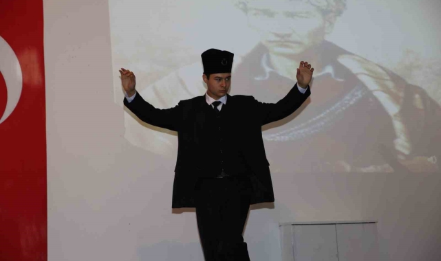 Öğrencilerinden katılımcıları duygulandıran program