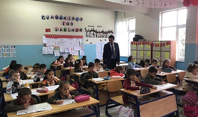 ÖĞRETMEN VE ÖĞRENCİLERLE BİR ARAYA GELDİ!