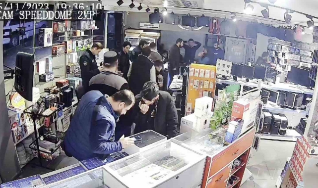 Okuldan çaldıkları bilgisayarı satmak isterken esnafın dikkati sayesinde yakalandılar