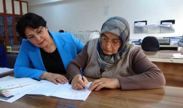Okuma yazma kursu kadınlara umut oldu