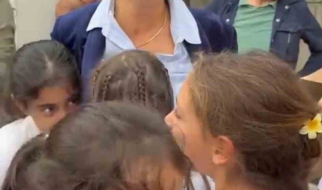 Ömürlerinin 30 yılını öğrencilerine adayan öğretmenler alkışlar eşliğinde emekli oldu