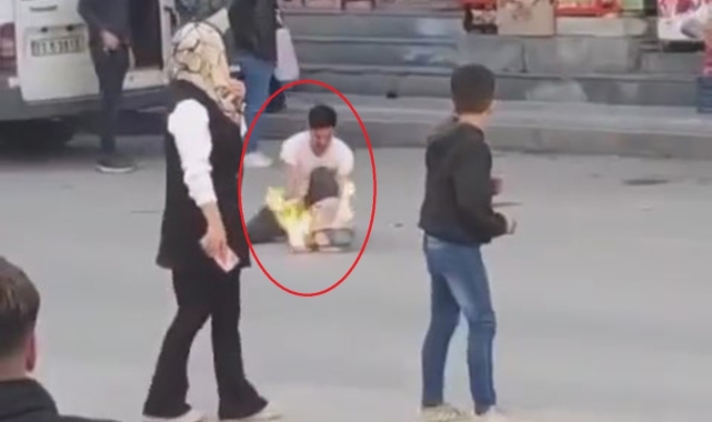 Önce vatandaşı uyardı, sonra yanan tüpü balkondan attı