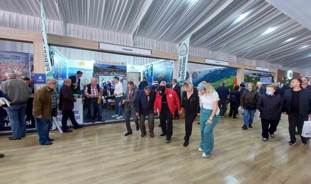 Ordu Tanıtım Günleri'nde misafirlere kemençe ve horon gösterisi