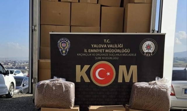 Osman Gazi Köprüsü'nde durulan kamyonda tonlarca tütün yakalandı