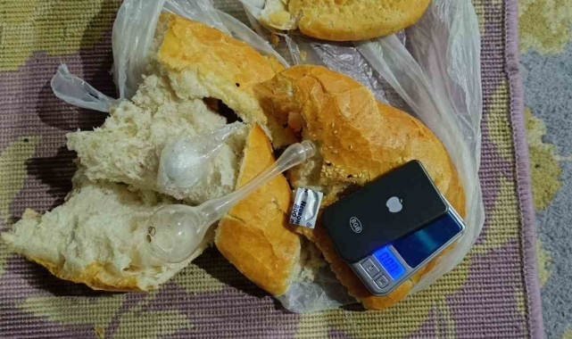 Osmaniye'de ekmek arasından uyuşturucu çıktı
