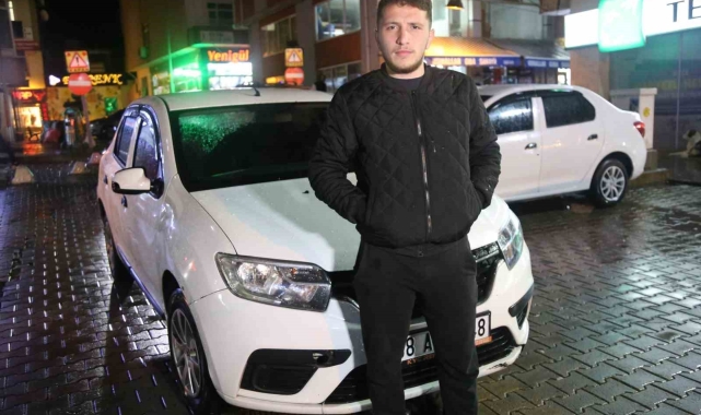 Otomobil içerisinde dalgaların hedefi olan Artvinli genç yaşadığı korku dolu o anları anlattı