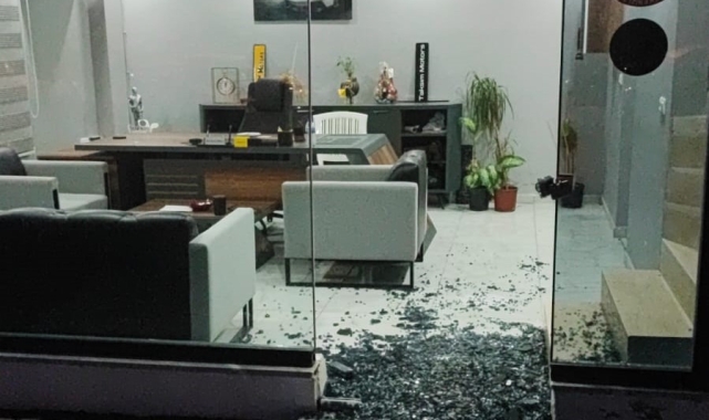 Otomobil satışı karşılığında verdikleri çekleri tehditle geri alan 2 şüpheli tutuklandı