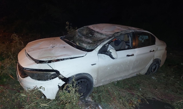 Otomobil tarlaya uçtu:1 yaralı
