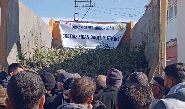 Özalp'te 10 bin ceviz ve badem fidesi dağıtıldı