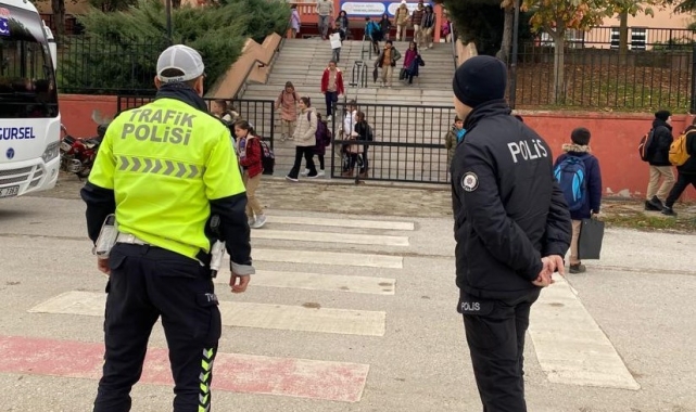 Polis okul çevresinde sıkı denetim yaptı