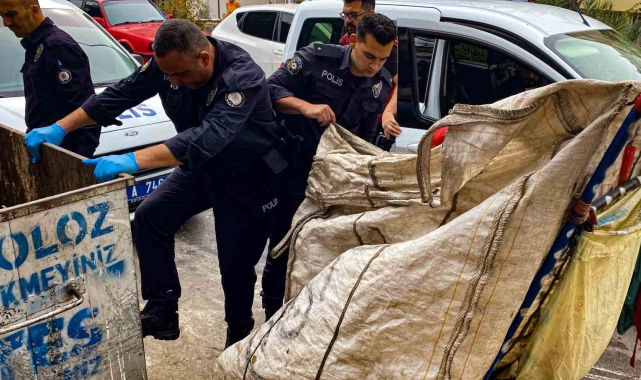 Polise çöp konteynerinde didik didik silah arattı, çıkmayınca polis arabasından inerek kendi elleriyle teslim etti