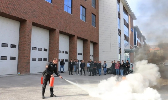 Polislere, "Afet Farkındalık, Yangın ve Tahliye Tatbikatı Eğitimi" verildi