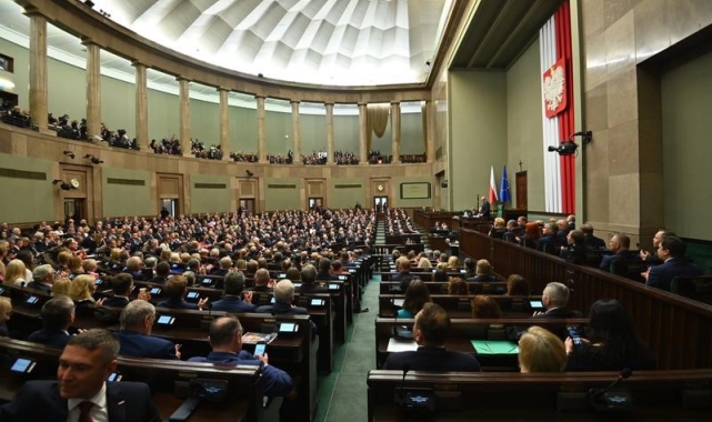 Polonya Cumhurbaşkanı Duda, hükümeti kurma görevini Morawiecki'ye verdi