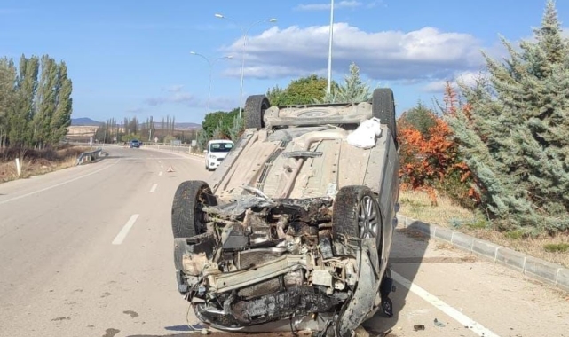 Refüje çarpıp takla atan otomobilde 1 kişi yaralandı
