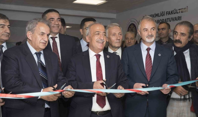 Rektör Çomaklı, Diş Hekimliği Fakültesi Ar-Ge laboratuvarının açılışı yaptı