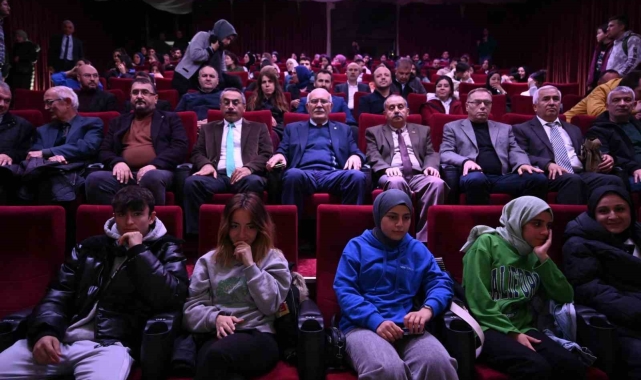 Rektör Savaş öğrencilerle birlikte Gazze'nin Gözyaşları filmini izledi