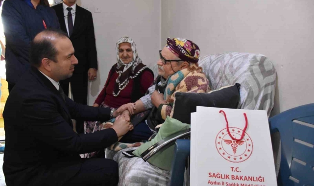 Sağlık Müdürü Şenkul, yaşlı çınarları unutmadı