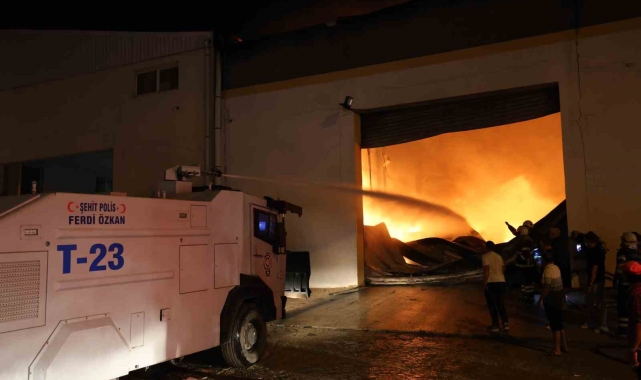 Sağlık ürünleri fabrikasında yangın: TOMA'nın desteğiyle kontrol altına alındı