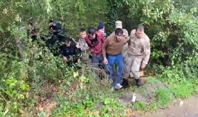 Sakarya'da 15 düzensiz göçmen yakalandı, 5 organizatör tutuklandı