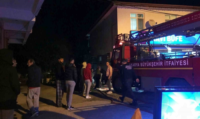 Sakarya'da korkutan yangın: Odunluk alev topuna döndü, mahalleli sokağa döküldü