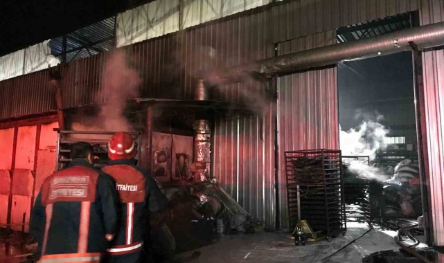 Sakarya'da mangal kömürü üretim tesisinde yangın