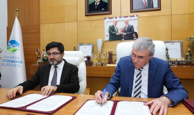 Sakarya'ya ulaşımda devrim yaşatacak raylı sistem için imzalar atıldı