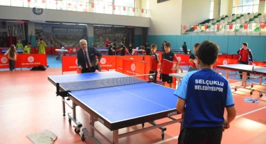 Salihli'de masa tenisi heyecanı başladı