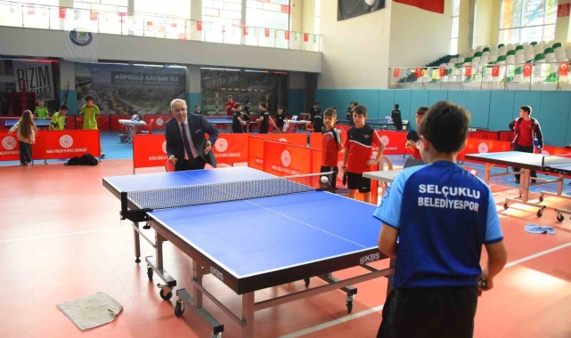 Salihli'de masa tenisi heyecanı başladı