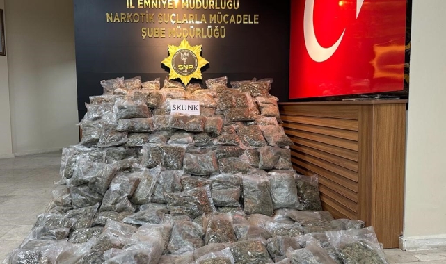 Şanlıurfa'da 90 kilogram skunk ele geçirildi: 2 gözaltı