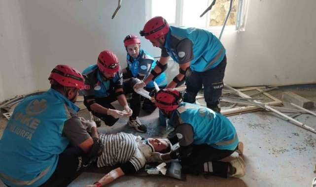 Şanlıurfa'da gerçeği aratmayan deprem tatbikatı