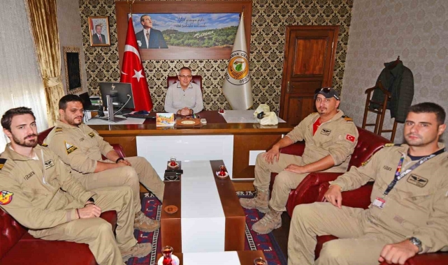 Sarı Kanat Ekibinden Müdür Kayıran'a veda ziyareti