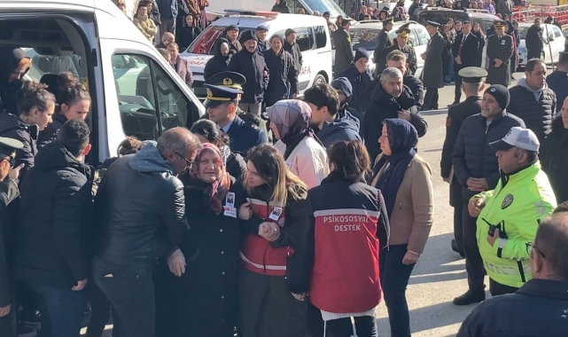 Şehit Üsteğmen Abdullah Köse yaşadığı evin karşısına defnedildi