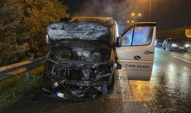 Seyir halindeki araç alev alev yandı