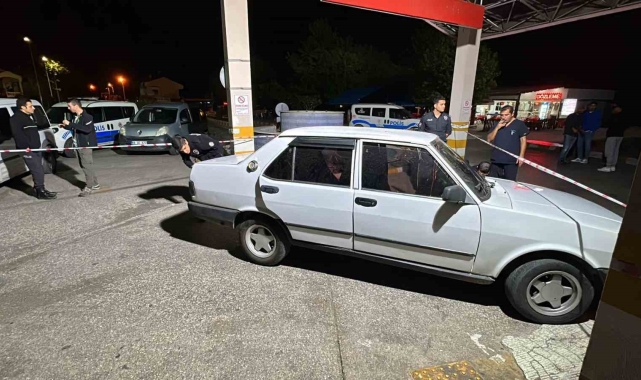 Seyir halindeyken silahla vurulan kadın, otomobilini hastaneye kadar sürdü