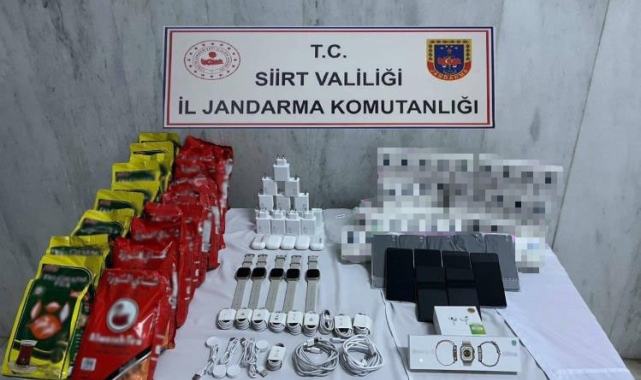 Siirt'te bir araçta gümrük kaçağı malzemeler ele geçirildi