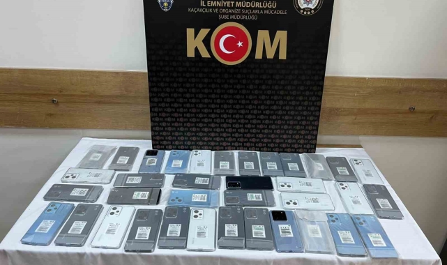 Siirt'te piyasa değeri 450 bin TL olan gümrük kaçağı cep telefonu ele geçirildi