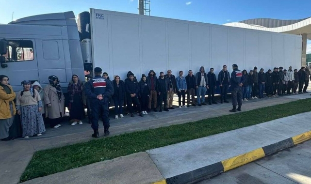 Sınır kapısında tırda havasız kalan 36 kaçak göçmen kendilerini ihbar etti