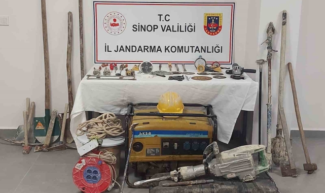 Sinop'ta kaçak kazı yapan şahıslara suçüstü