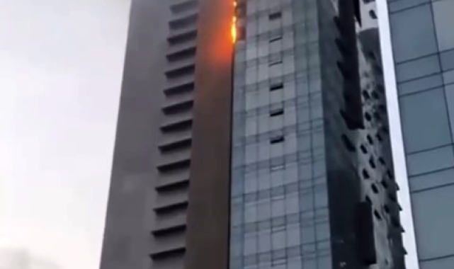 Şişli Mecidiyeköy'de bulunan Torun Center binasında yangın çıktı, itfaiye ekipleri olay yerine sevk edildi