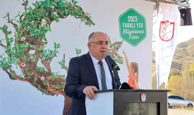 Sivas'ta 30 bin fidan toprakla buluştu