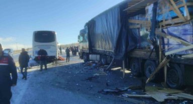 Sivas'ta otobüs kazası, 1 ölü çok sayıda yaralı