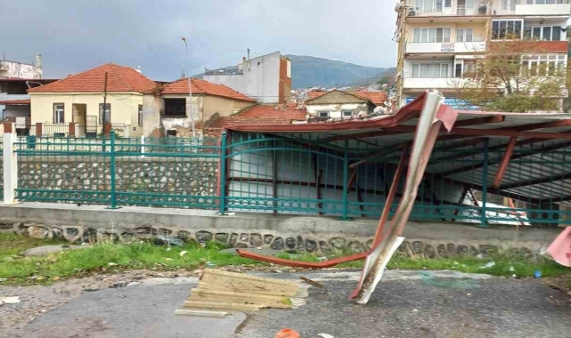 Söke'de sağanak yağış ve kuvvetli rüzgar etkili oldu