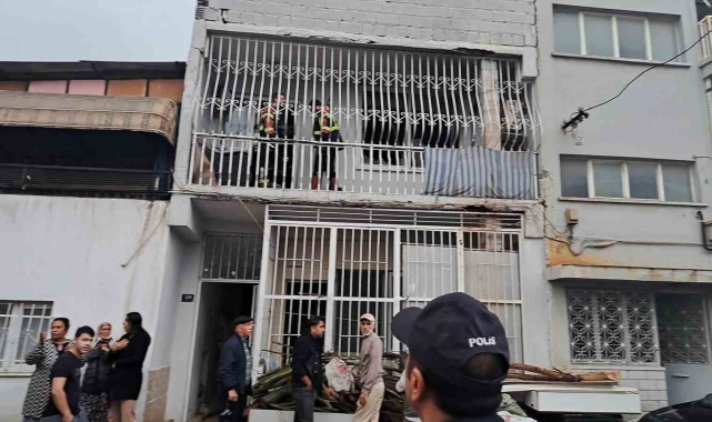 Söke'deki yangın yürekleri ağıza getirdi, evdeki çocukları itfaiyeciler kurtardı