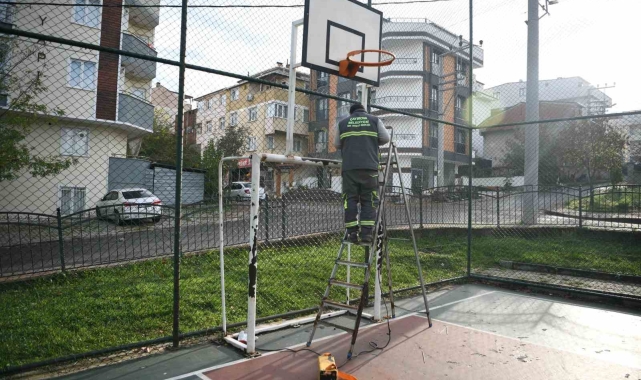 Spor sahaları bakımdan geçiyor