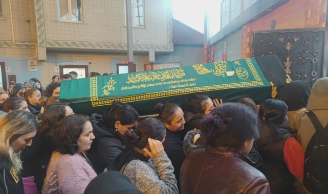 Sultangazi'de çıkan kıyafet tartışmasında eski eşi tarafından öldürülen kadın son yolculuğuna uğurlandı