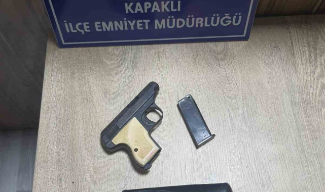 Şüpheli araçta yapılan aramada ruhsatsız silah ele geçirildi