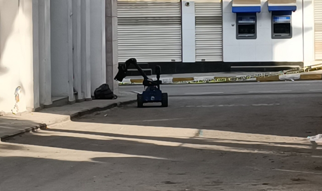 Şüpheli çanta bomba imha robotu ile patlatıldı